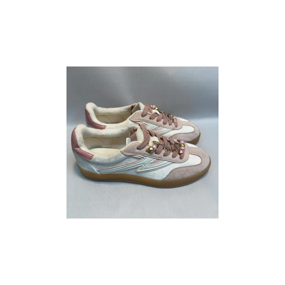 Madden Girl Women's Giia-Cb Sneaker, Blush Velvet, 6 — Pink