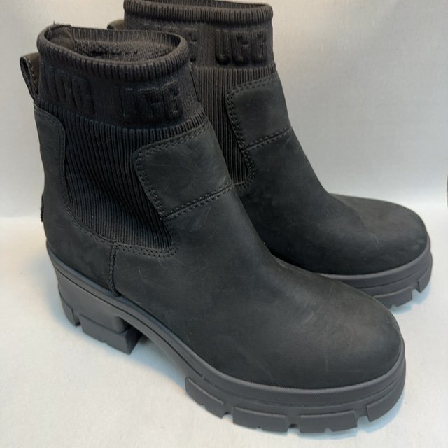 UGG UGG Women's Brooklyn Chelsea Boot, Black, 11