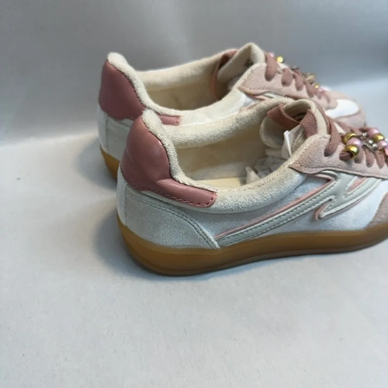 Madden Girl Women's Giia-Cb Sneaker, Blush Velvet, 6 — Pink 6
